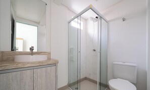 Basic Apartment | Bathroom | Shower - Apartment w/ Barbecue, Close to the Beach Ibl103 (Porto Belo)