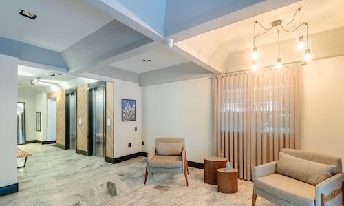 Full 2-bed Apt 80m From the Beach in BC