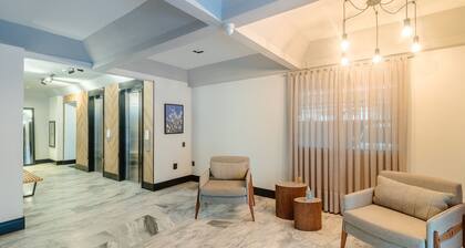 Full 2-bed Apt 80m From the Beach in BC