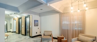 Full 2-bed Apt 80m From the Beach in BC