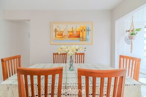 Basic Apartment | Dining