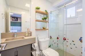 Basic Apartment | Bathroom | Shower - Modern and Fully Equipped Apartments Just Minutes From the sea at Meia Praia - GRI (Itapema)