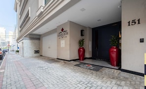 A hotel entrance with a sign reading "Grand Rubi Residences." - Modern and Fully Equipped Apartments Just Minutes From the sea at Meia Praia - GRI (Itapema)