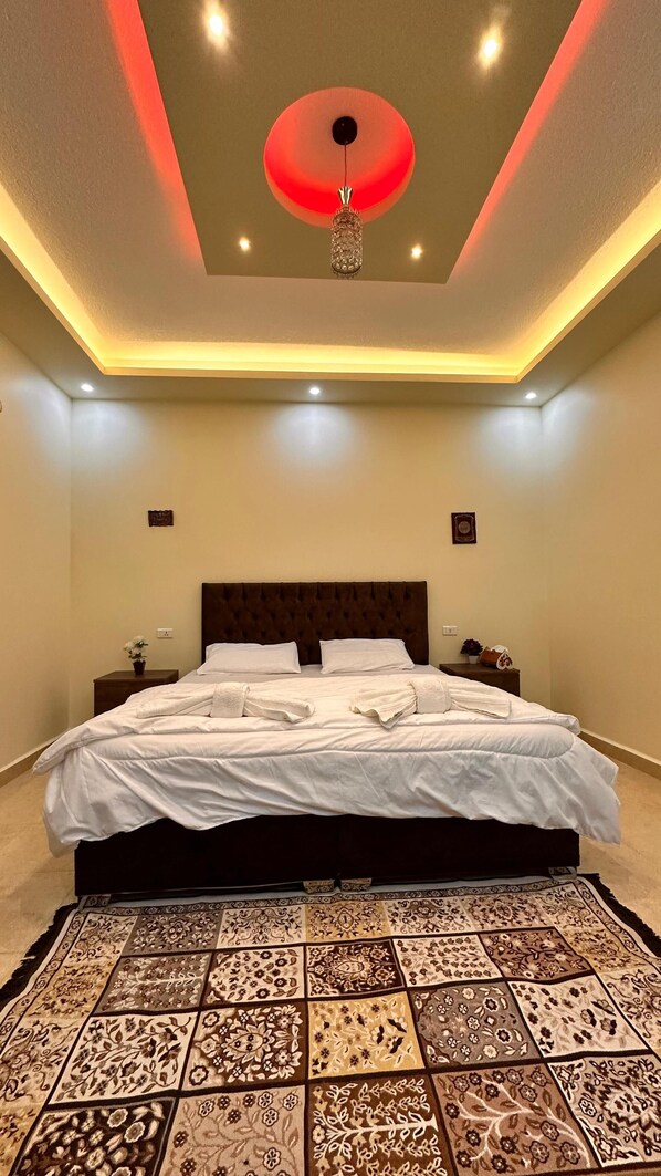 5 bedrooms, free WiFi, bed sheets, wheelchair access