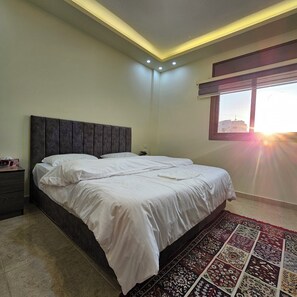 5 bedrooms, free WiFi, bed sheets, wheelchair access