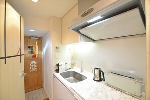 Fridge, microwave, stovetop, coffee/tea maker