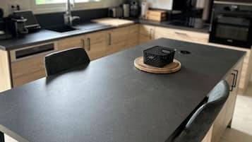 Micro-ondes, four, plaque de cuisson, lave-vaisselle