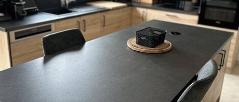 Micro-ondes, four, plaque de cuisson, lave-vaisselle