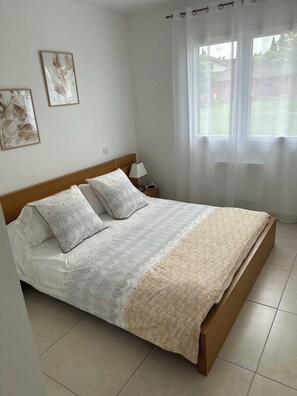 2 slaapkamers, een strijkplank/strijkijzer, wifi, beddengoed