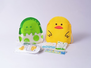 Two plush toys, one green and one yellow, with accompanying items. - APA Hotel Yamaguchi Iwakuni Ekimae Nishi (Iwakuni)