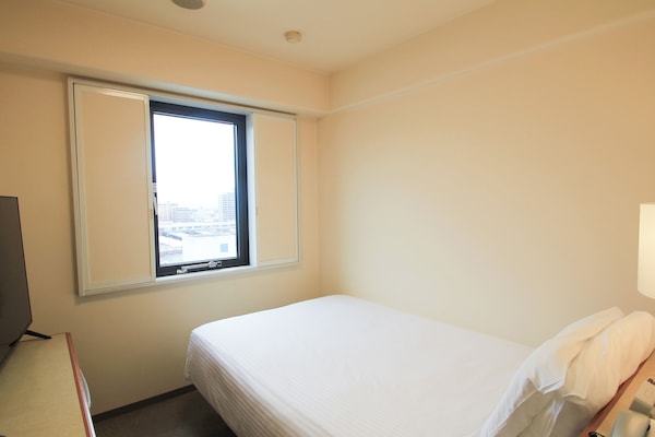 Down duvets, desk, free WiFi, bed sheets