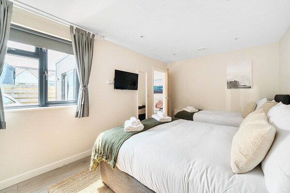 9 quartos, individualmente decorados, individualmente mobiliados