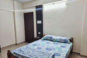 2 bedrooms, desk, free WiFi, bed sheets