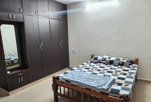 2 Schlafzimmer, Schreibtisch, kostenloses WLAN, Bettwäsche