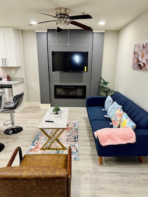 TV, fireplace