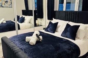 5 bedrooms, iron/ironing board, Internet, bed sheets