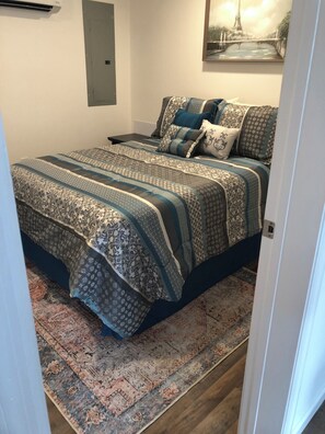 1 bedroom, iron/ironing board, internet, bed sheets