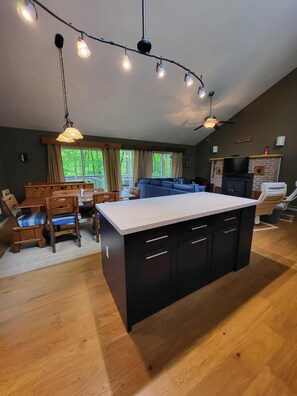 Interior - Bunkaroono- Family Friendly (Berkeley Springs)