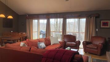 Smart TV, lareira, videogames, pebolim