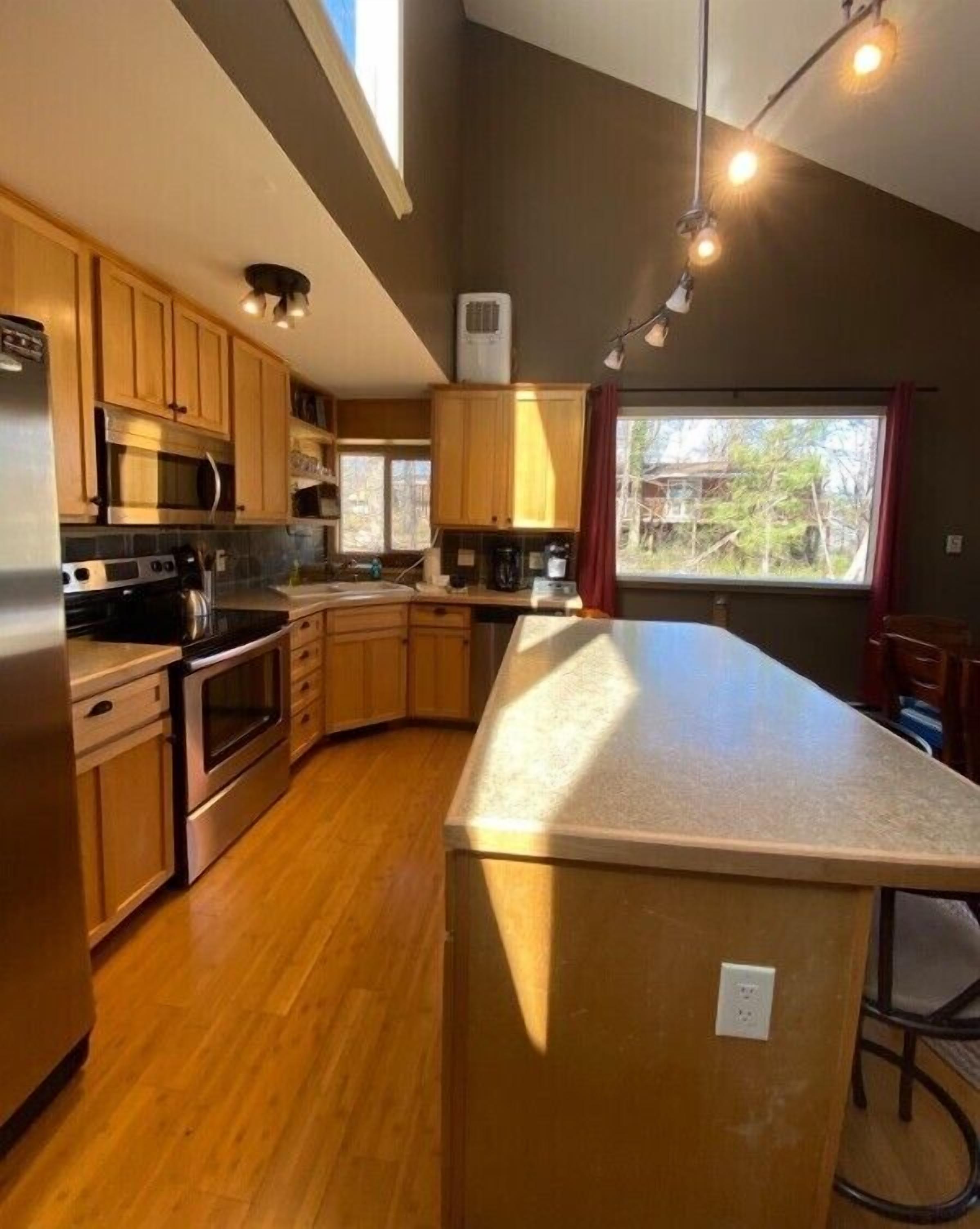 Geladeira, micro-ondas, fogão, cooktop