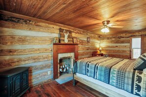 3 bedrooms, desk, free WiFi, bed sheets