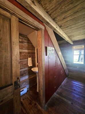 Suihku, hiustenkuivaaja, pyyhkeet