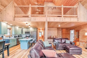 Smart-TV, Kamin, DVD-Player, Bücher