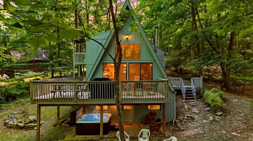 Lost Pines- Hot Tub | Pet Friendly | Family Friendly