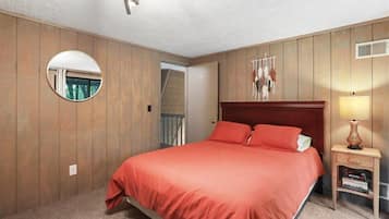 4 bedrooms, desk, iron/ironing board, free WiFi