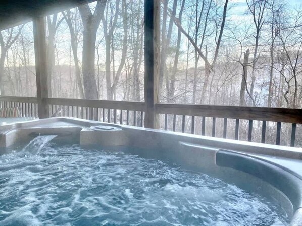 Outdoor spa tub