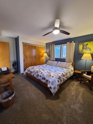 4 عدّة غرف نوم ومكواة/لوح كي وواي فاي وملاءات أسرّة