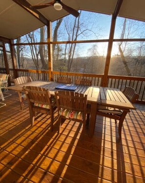 تناول الطعام بالخارج