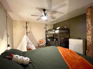 4 makuuhuonetta, silitysrauta/-lauta, Wi-Fi, vuodevaatteet