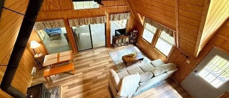 Smart TV, videogiochi, lettore DVD, libri