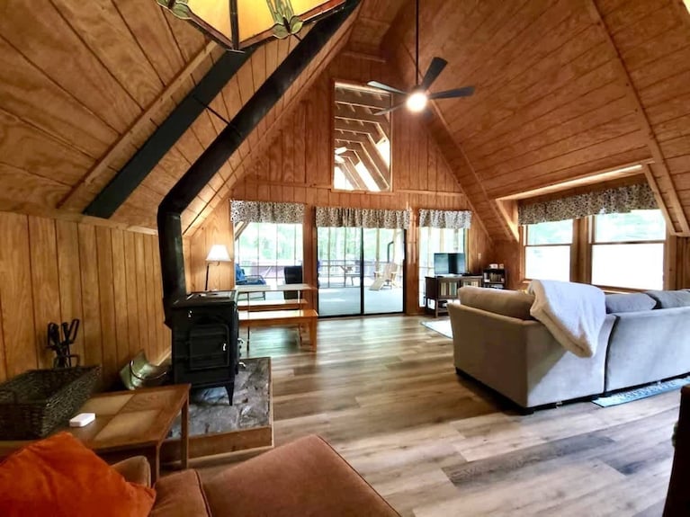 Mountain Mist -Private Hot Tub | Pet Friendly | Family Friendly - Berkeley Springs, WV