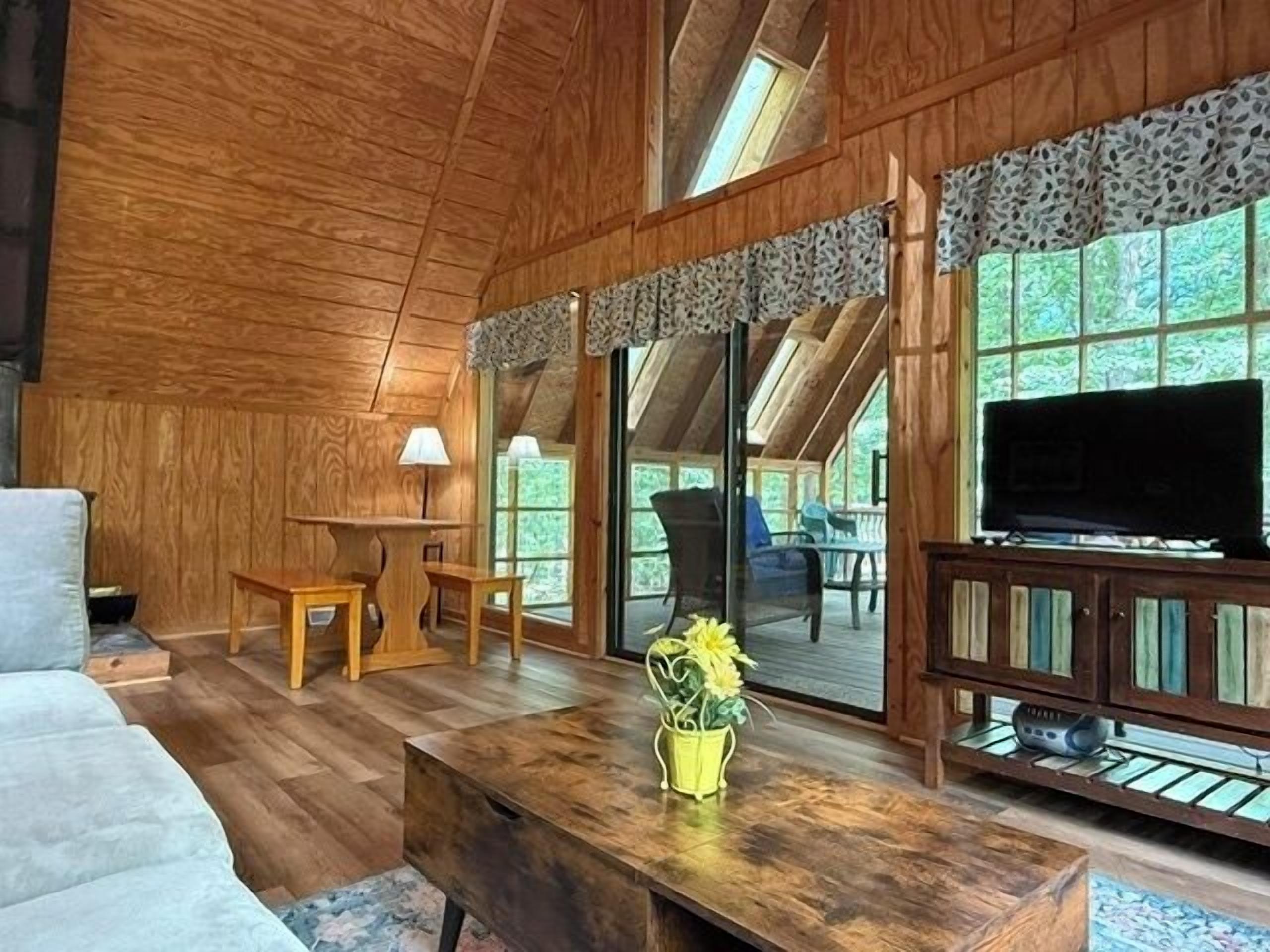 Smart-tv, videospelletjes, een dvd-speler en boeken