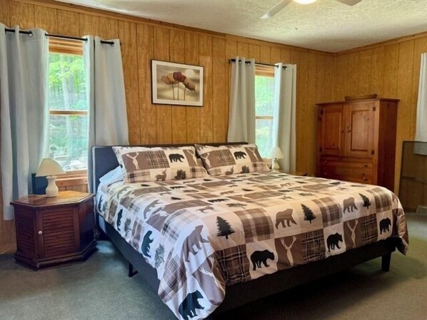 3 bedrooms, desk, iron/ironing board, free WiFi