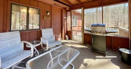 "Evergreen" Private, creek-side escape