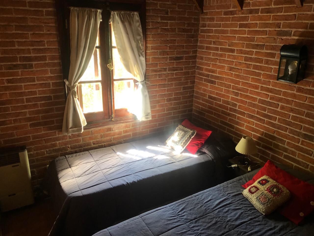 4 habitaciones, tabla de planchar con plancha y wifi 