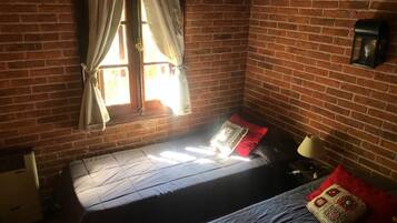 4 habitaciones, tabla de planchar con plancha y wifi