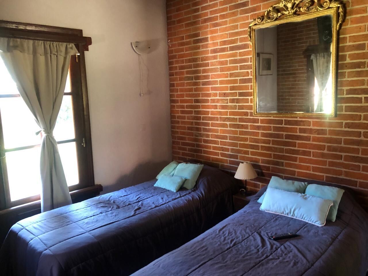 4 habitaciones, tabla de planchar con plancha y wifi 