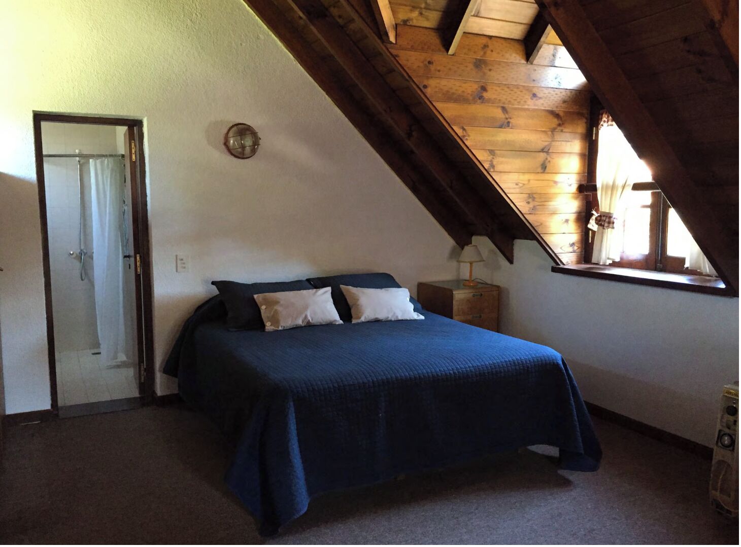 4 habitaciones, tabla de planchar con plancha y wifi 