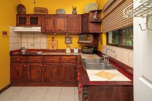 Microondas y placa de cocina