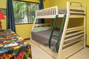 2 dormitorios, tabla de planchar con plancha, Internet y ropa de cama