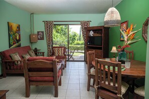 TV - Fabulous 2-bedroom apartment with AC in Tamarindo (Tamarindo)