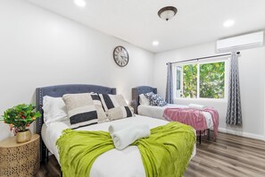 2 habitaciones, tabla de planchar con plancha y internet 