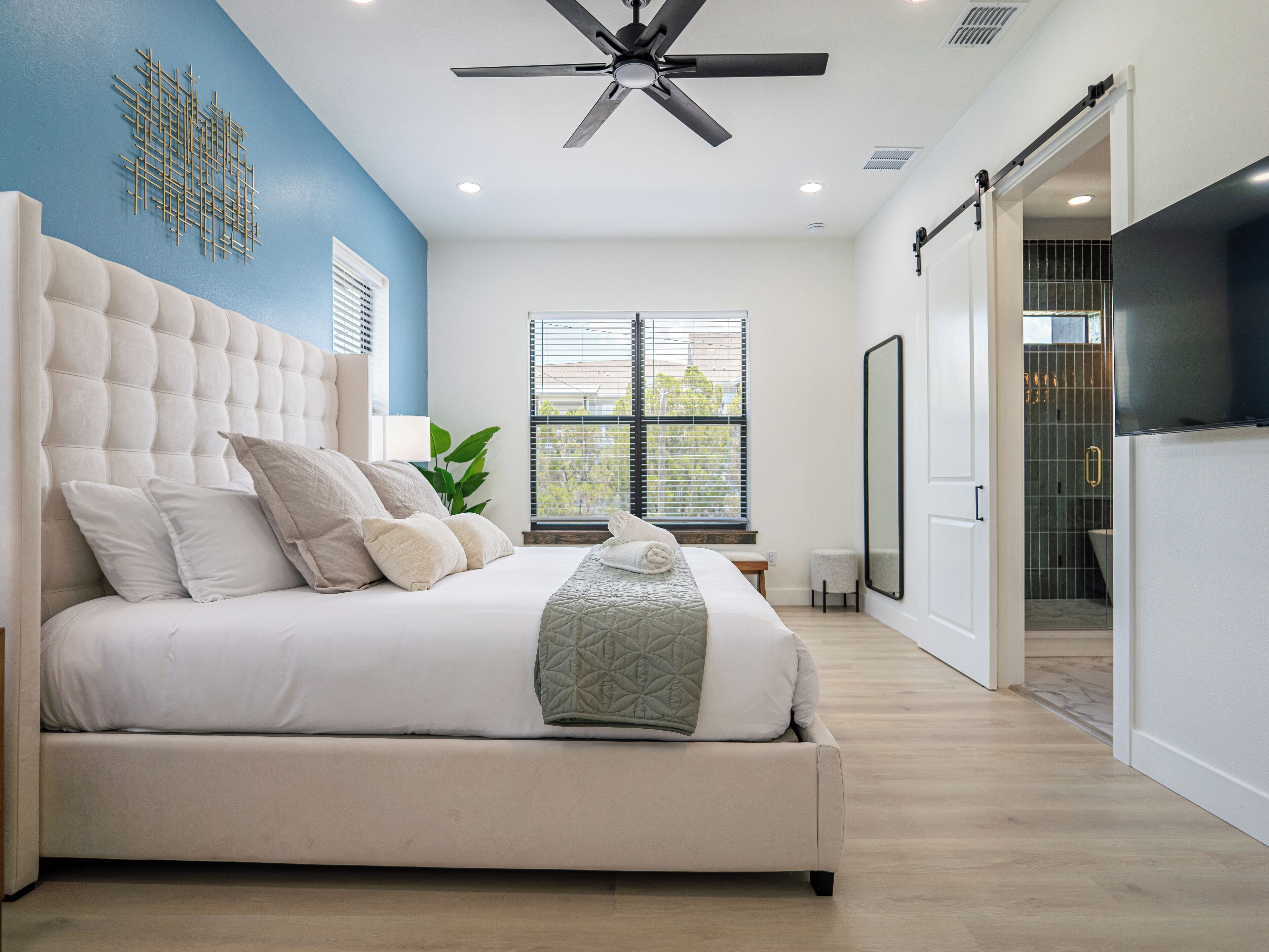 6 chambres, fer et planche à repasser, Wi-Fi, draps fournis