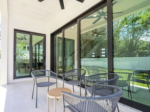 تناول الطعام بالخارج