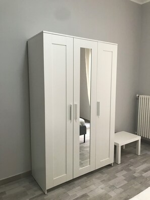 1 habitación y ropa de cama