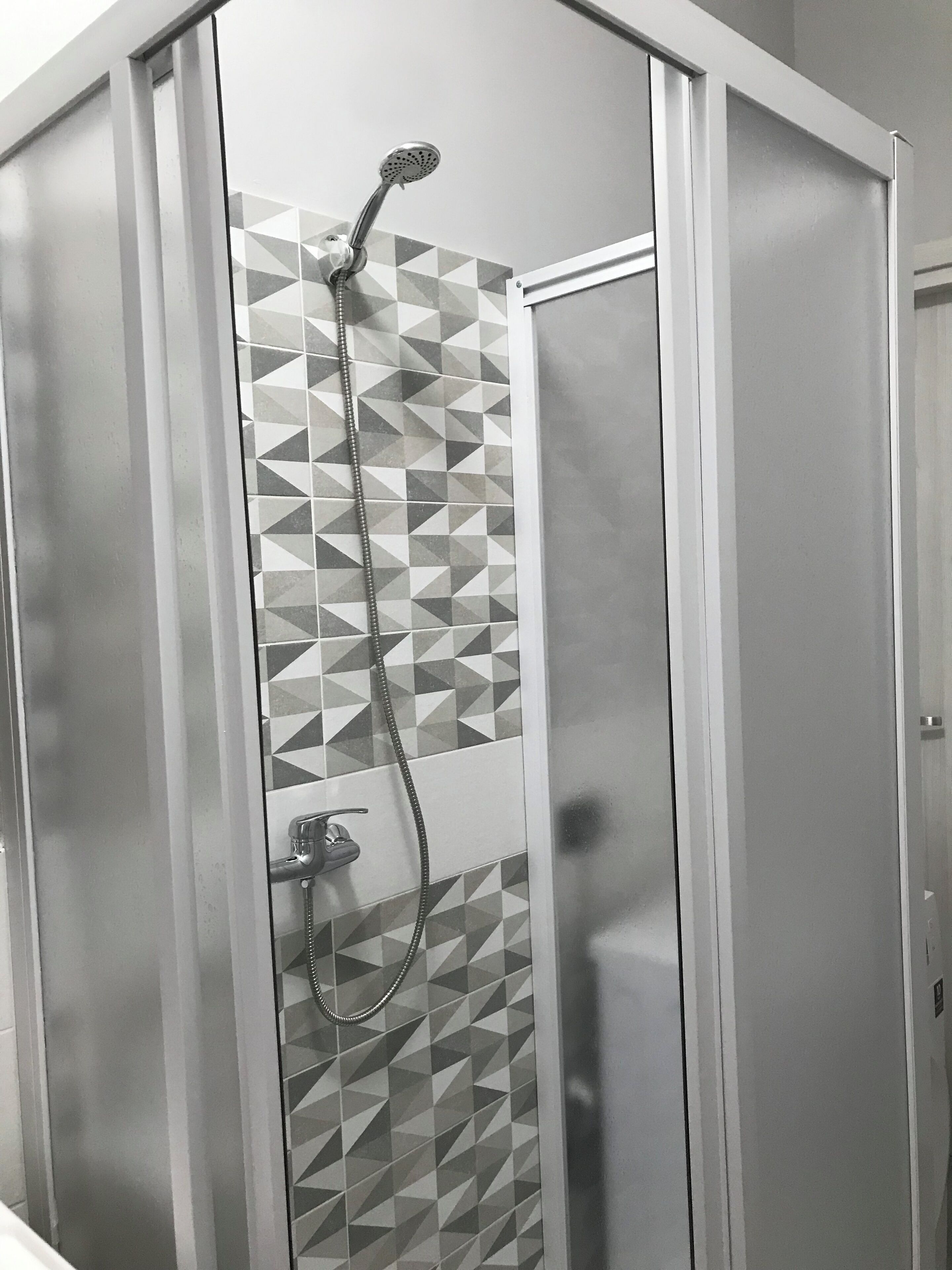 Dusche, Haartrockner, Bidet, Handtücher